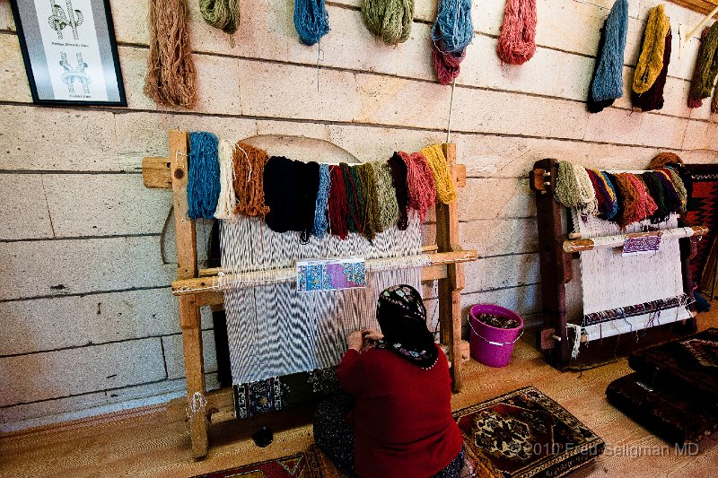 20100405_161909 D3.jpg - The 'carpet tour' (goal: is to sell me a carpet) begins in the weaving room